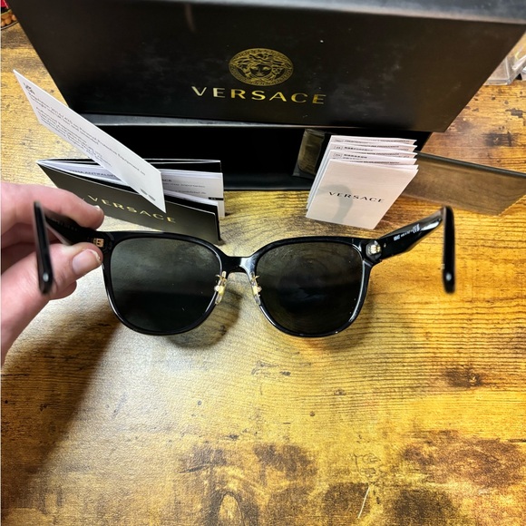 Authentic Versace Sungasses - Picture 10 of 10
